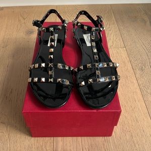 Authentic worn a few times black Valentino sandals. Size 40.